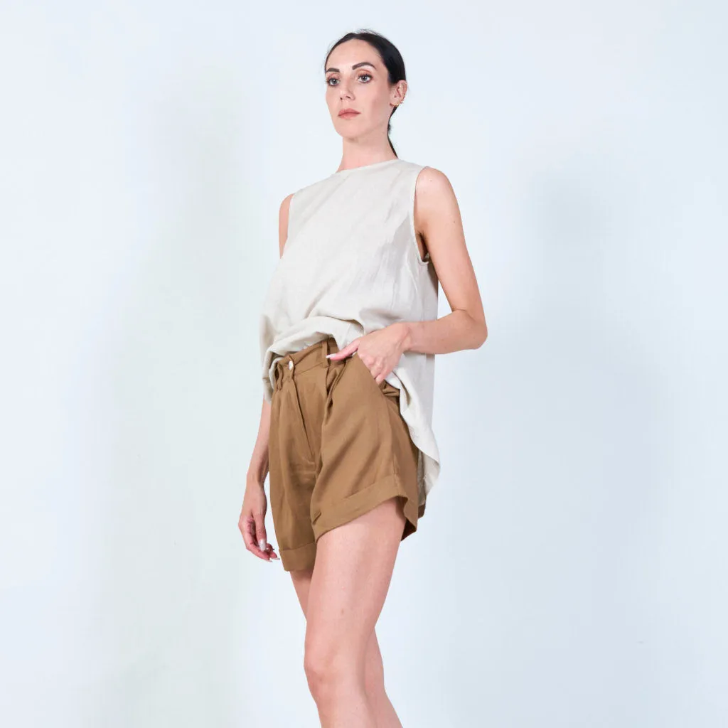 High-waisted pleated shorts wholesale