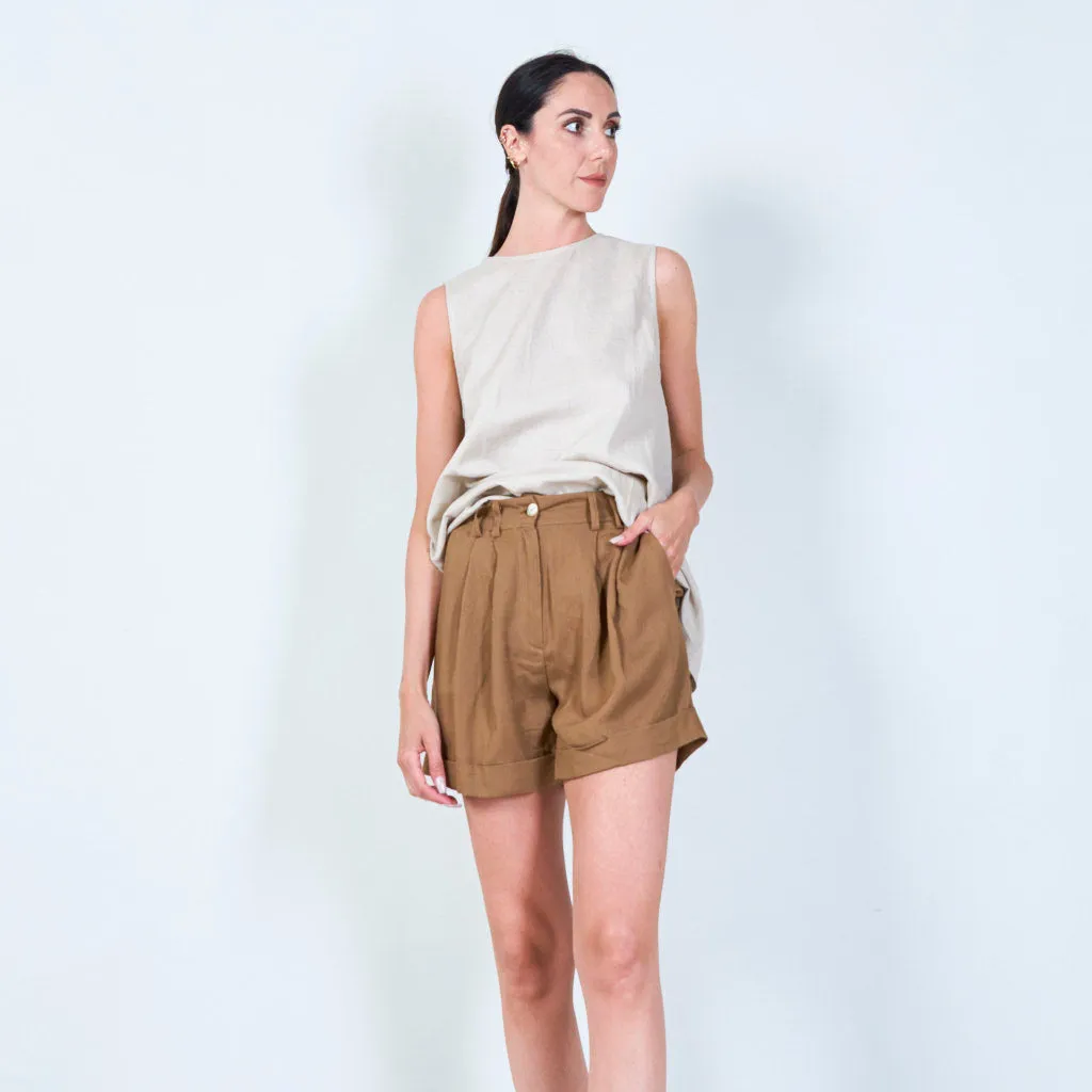 High-waisted pleated shorts wholesale