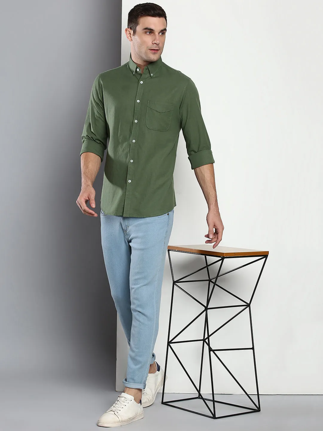 Men's Solid Slim Fit Cotton Linen Casual Shirt With Button-Down Collar & Full Sleeves